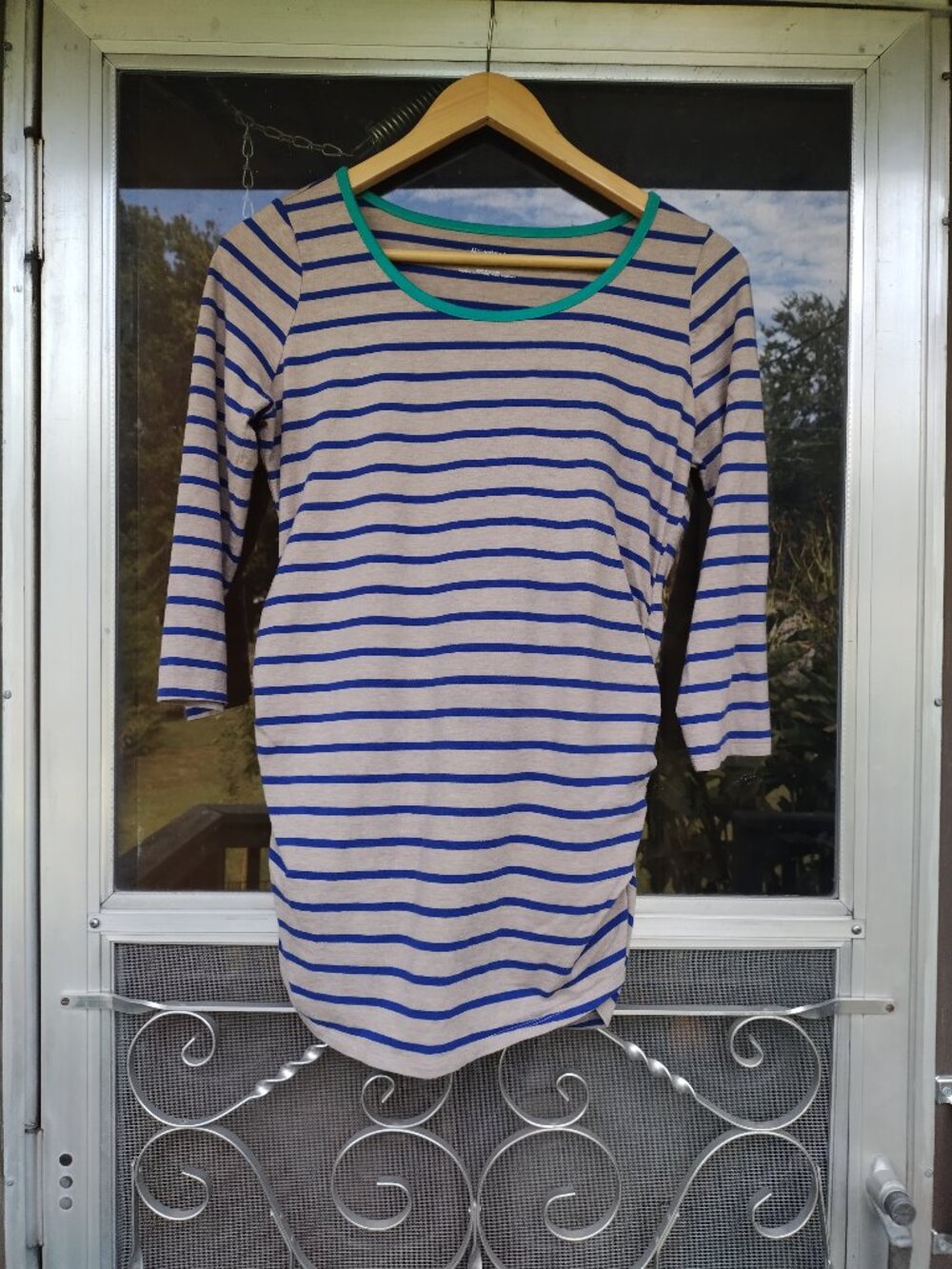 3/4 sleeve T-shirt -- fun pop of turquoise -- maternity size M